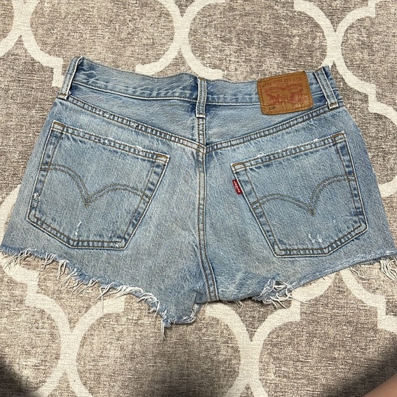 Levi’s. Light blue distress jeans shorts. - Picture 3 of 5